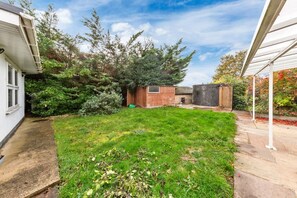 Property grounds - The Ridge Residence - Luxury 4 bed Near HP Studios (Hertfordshire)