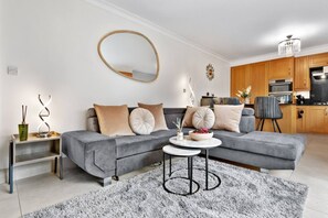 Living area - The Ridge Residence - Luxury 4 bed Near HP Studios (Hertfordshire)