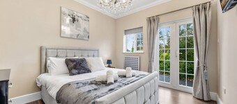 The Ridge Residence - Luxury 4 bed Near HP Studios