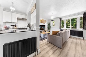 Interior - Cozy 1-Bed Near Harry Potter Studios, Free-Parking (Hertfordshire)