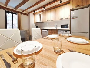 Private kitchen - House in La Vila medieval de La Pobla de Lillet (La Pobla de Lillet)