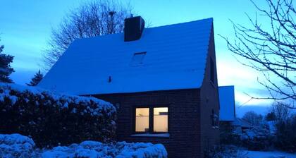 Holiday Home 'Meldorf-Ferienhaus' with Private Terrace, Private Garden and Wi-Fi