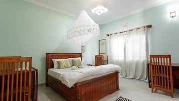 In-room safe, desk, laptop workspace, free WiFi