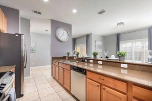 Private kitchen - 4 Bedroom Paradise Palms With Private Pool (2600) (Kissimmee)