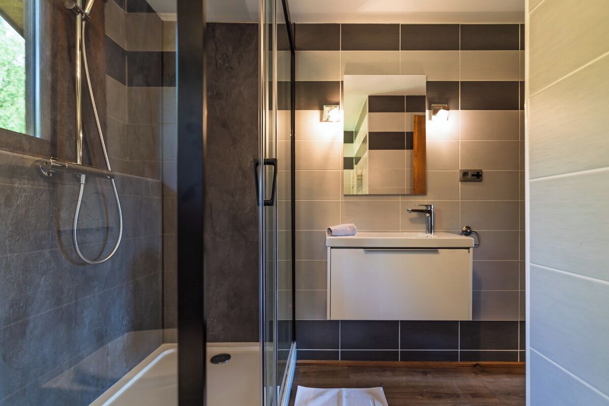 Haartrockner, Handtücher, Toilettenpapier