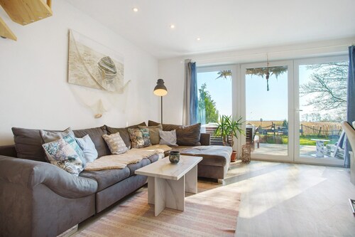 Ferienhaus „Rügenblick“ mit Meerblick, privater Terrasse und WLAN