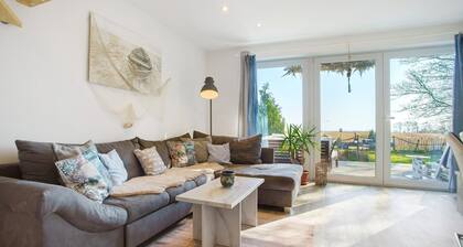 Holiday Home 'Rügenblick' with Sea View, Private Terrace and Wi-Fi