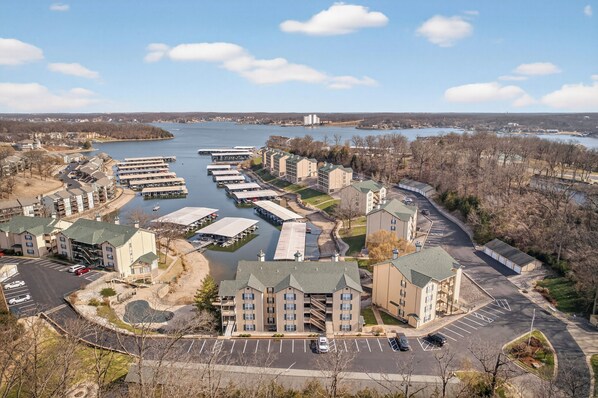 Exterior - Bristol Bay 34 - 3 Bdrm waterfront condo (Lake Ozark)