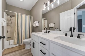 Hair dryer, towels - Bristol Bay 34 - 3 Bdrm waterfront condo (Lake Ozark)