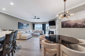 Interior - Bristol Bay 34 - 3 Bdrm waterfront condo (Lake Ozark)