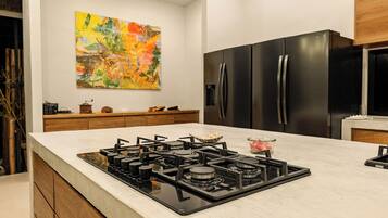 Geladeira, fogão, cooktop, lava-louças