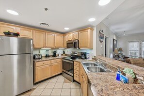 Private kitchen - 🌄Baskins Creek 210 | Walk to Downtown | Cozy Gatlinburg Condo🏔️ (Gatlinburg)