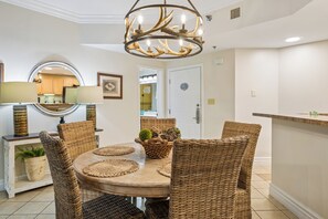 Dining - 🌄Baskins Creek 210 | Walk to Downtown | Cozy Gatlinburg Condo🏔️ (Gatlinburg)