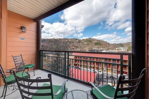 Property grounds - Baskins Creek 305 🏔️ Updated Condo | Mountain Views, Pool & Hot Tub ✨ (Gatlinburg)