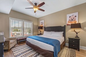 Room - Baskins Creek 305 🏔️ Updated Condo | Mountain Views, Pool & Hot Tub ✨ (Gatlinburg)