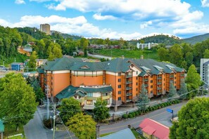 Exterior - Baskins Creek 305 🏔️ Updated Condo | Mountain Views, Pool & Hot Tub ✨ (Gatlinburg)