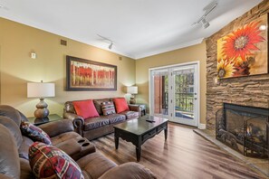 Living area - Baskins Creek 302 🌲 Sleeps 8 | Walk to Gatlinburg Parkway, Pool & Hot Tub ✨ (Gatlinburg)