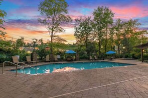 Pool - Baskins Creek 407 🌿 Downtown Gatlinburg | Pool, Hot Tub & Fireplace ✨ (Gatlinburg)