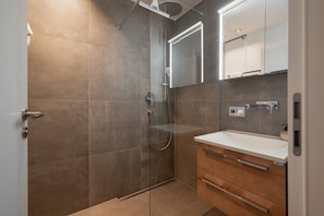 Douche, séchoir à cheveux