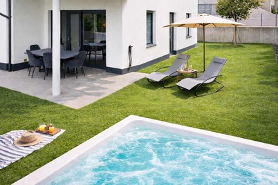 HEAVEN 7 Suite – Private Whirlpool & Garden