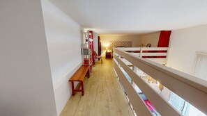 Een strijkplank/strijkijzer, wifi (toeslag)