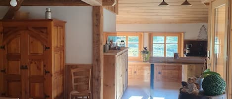 المنشأة من الداخل