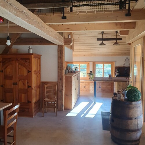 Ferienhaus 'La Petite Grange' mit Bergblick, privater Terrasse und WLAN