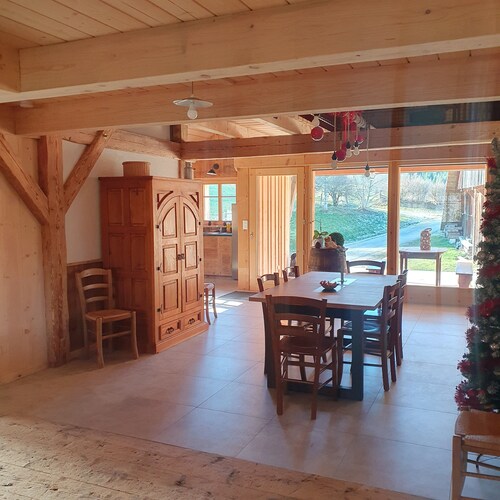 Ferienhaus 'La Petite Grange' mit Bergblick, privater Terrasse und WLAN