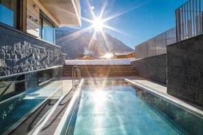 Outdoor pool - Chalet Hohe Welt - luxury apartments (Lech am Arlberg)