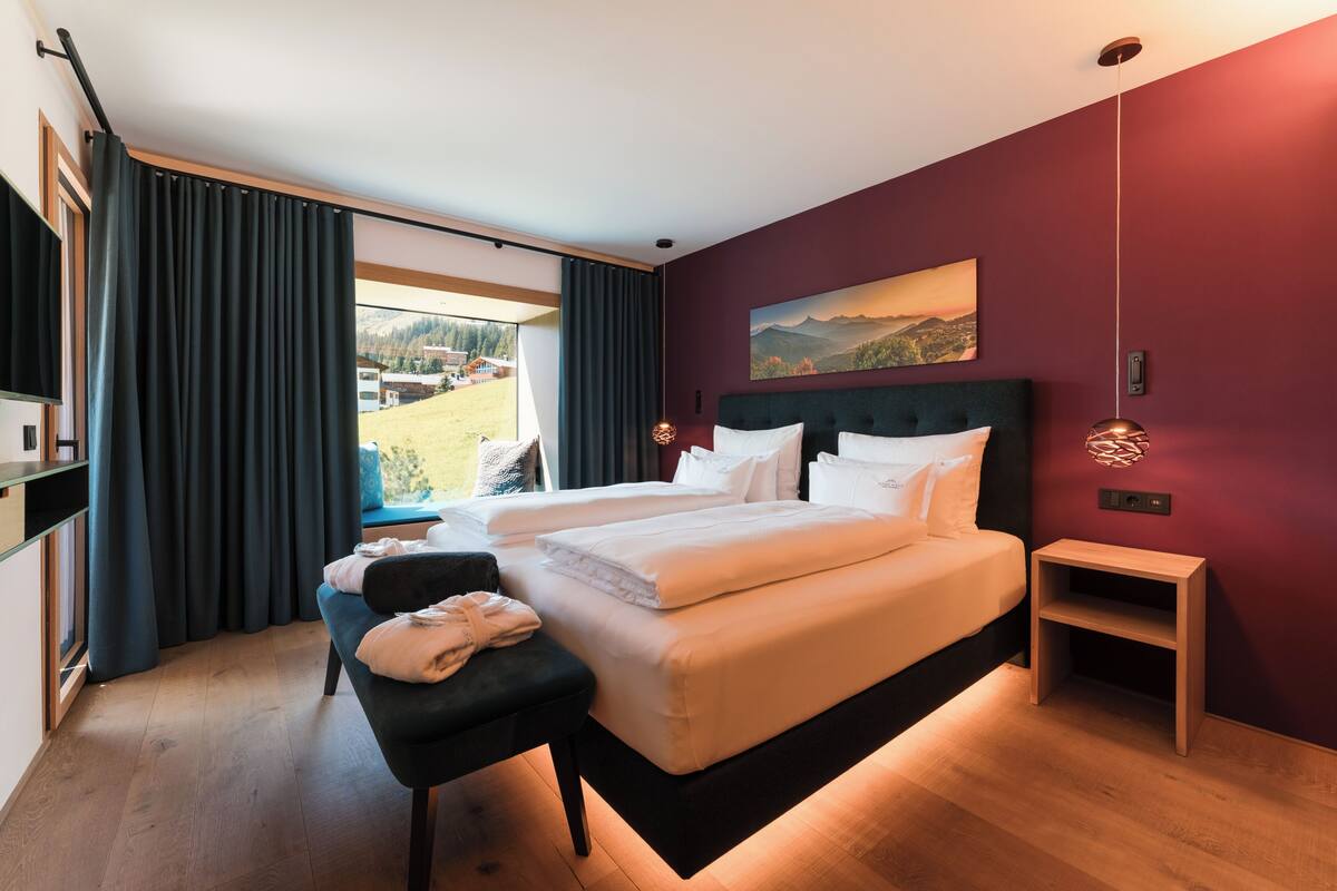Premium bedding, down duvets, minibar, in-room safe
