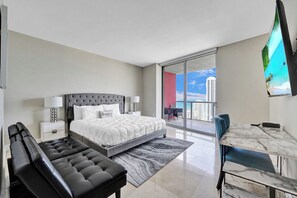 3 bedrooms, bed sheets - Spacious 3-bedroom apartment Ocean View in lovely Hallandale Beach (Hallandale Beach)
