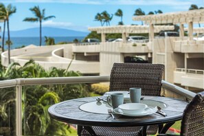 Outdoor dining - Maui Banyan 2BR Kihei condo w/ pool and hot tub, summer deal (Kihei)