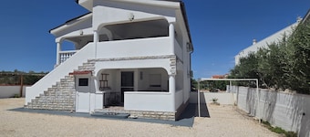 Apartment Didovi Dvori 1 With Jacuzzi