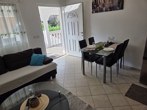 Apartment - Apartment Didovi Dvori 1 With Jacuzzi (Razanac)
