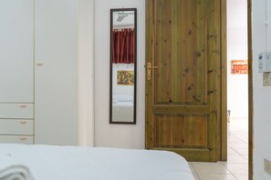 2 bedrooms, iron/ironing board, bed sheets - Sweet Holidays relax a La caletta - Berchida 5 (La Caletta)