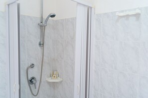 Shower, hair dryer, bidet, towels - Sweet Holidays relax a La caletta - Berchida 5 (La Caletta)