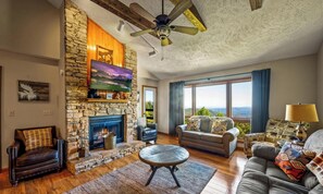 Smart TV, fireplace, video games - Gatlinburg Condo*Mtn. Views*Seasonal Resort Amenities (GATLINBURG)