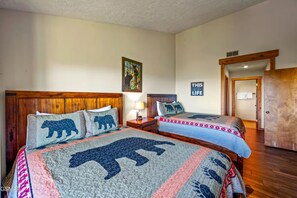 Room - Gatlinburg Condo*Mtn. Views*Seasonal Resort Amenities (GATLINBURG)