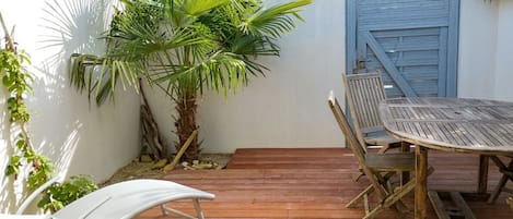 Perhehuoneisto, patio | Terassi/patio