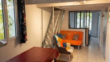 Apartamento família, varanda | Área de estar