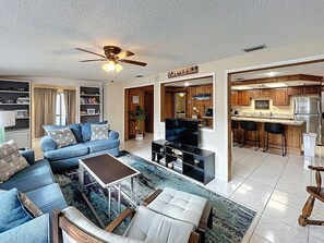 TV - Near Lake Louisa State Park (Clermont)