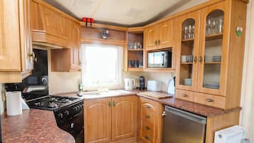 Cookware/dishes/utensils