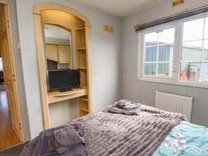 2 bedrooms, individually decorated, individually furnished, free WiFi