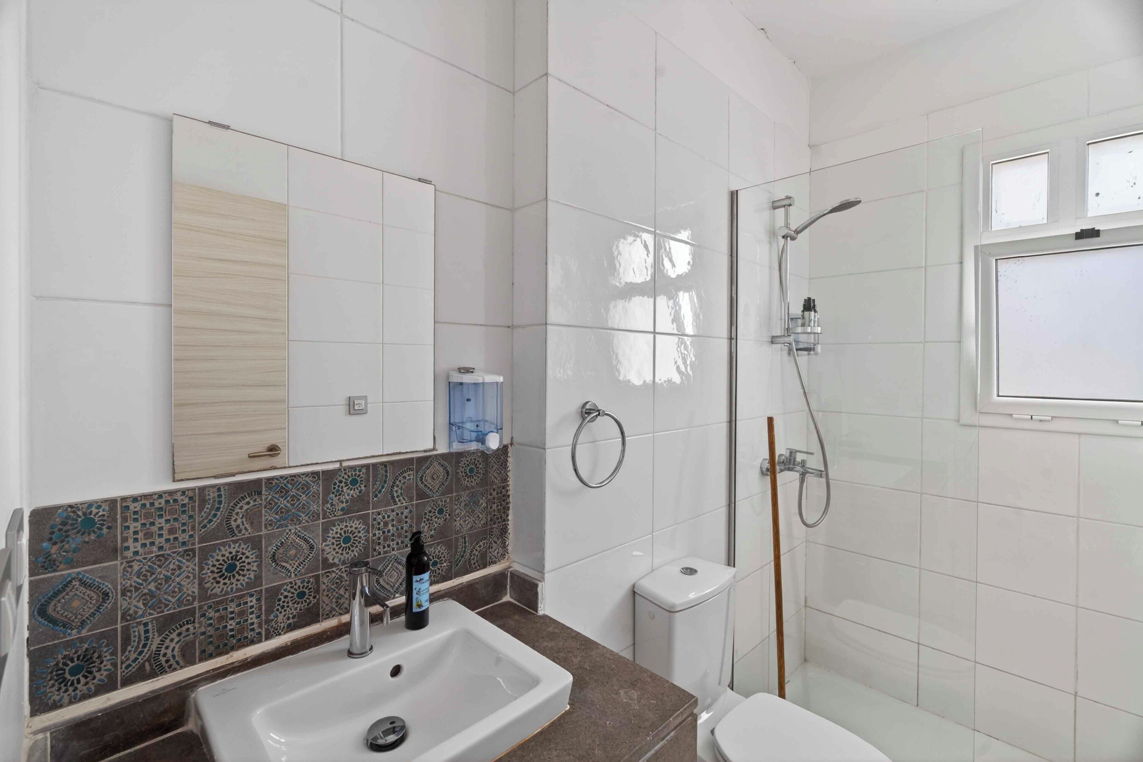 Apartment | Bathroom | Towels, soap, shampoo, toilet paper