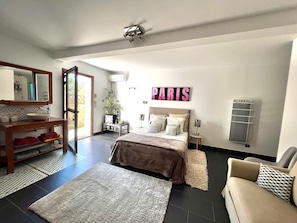 Iron/ironing board, WiFi, bed sheets