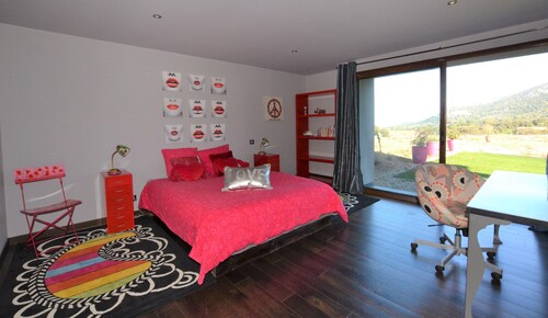 Chambre d’hôtes « Suite Popart » avec piscine partagée, Wi-Fi et climatisation