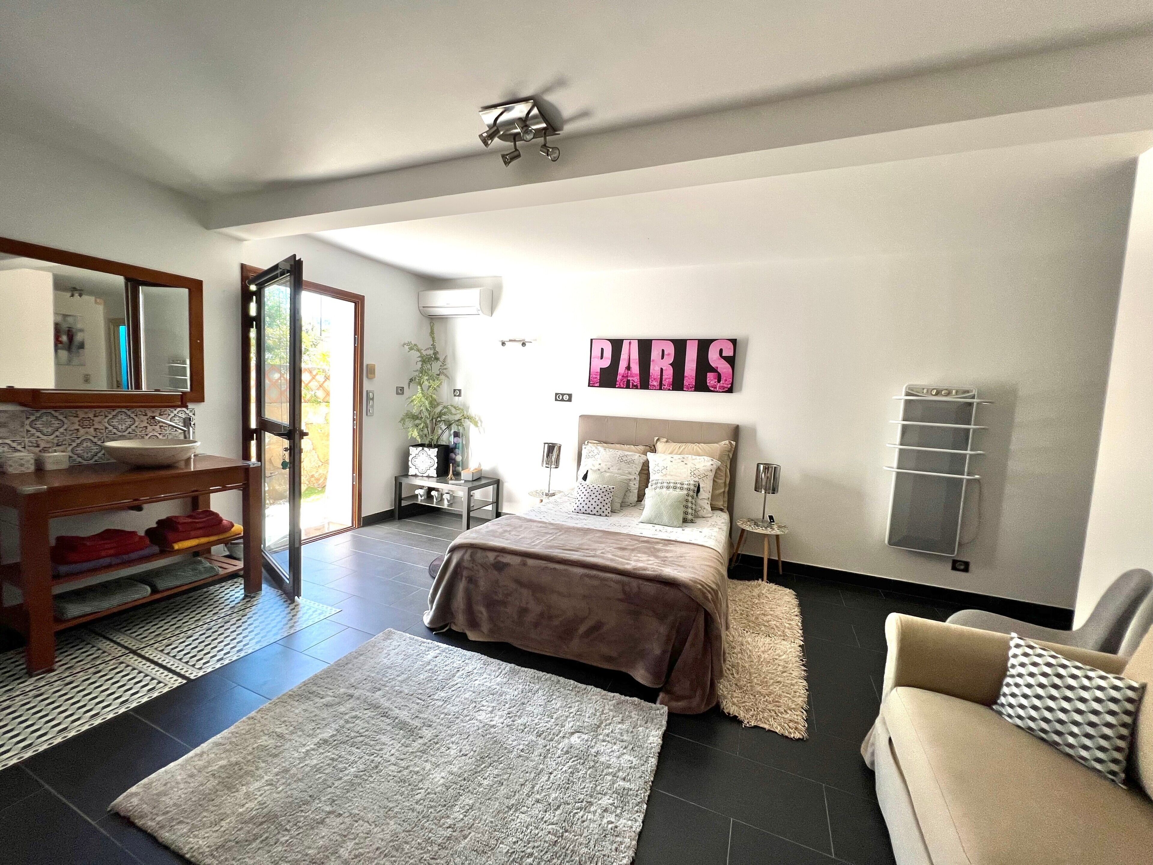 1 chambre, fer et planche à repasser, Wi-Fi, draps fournis