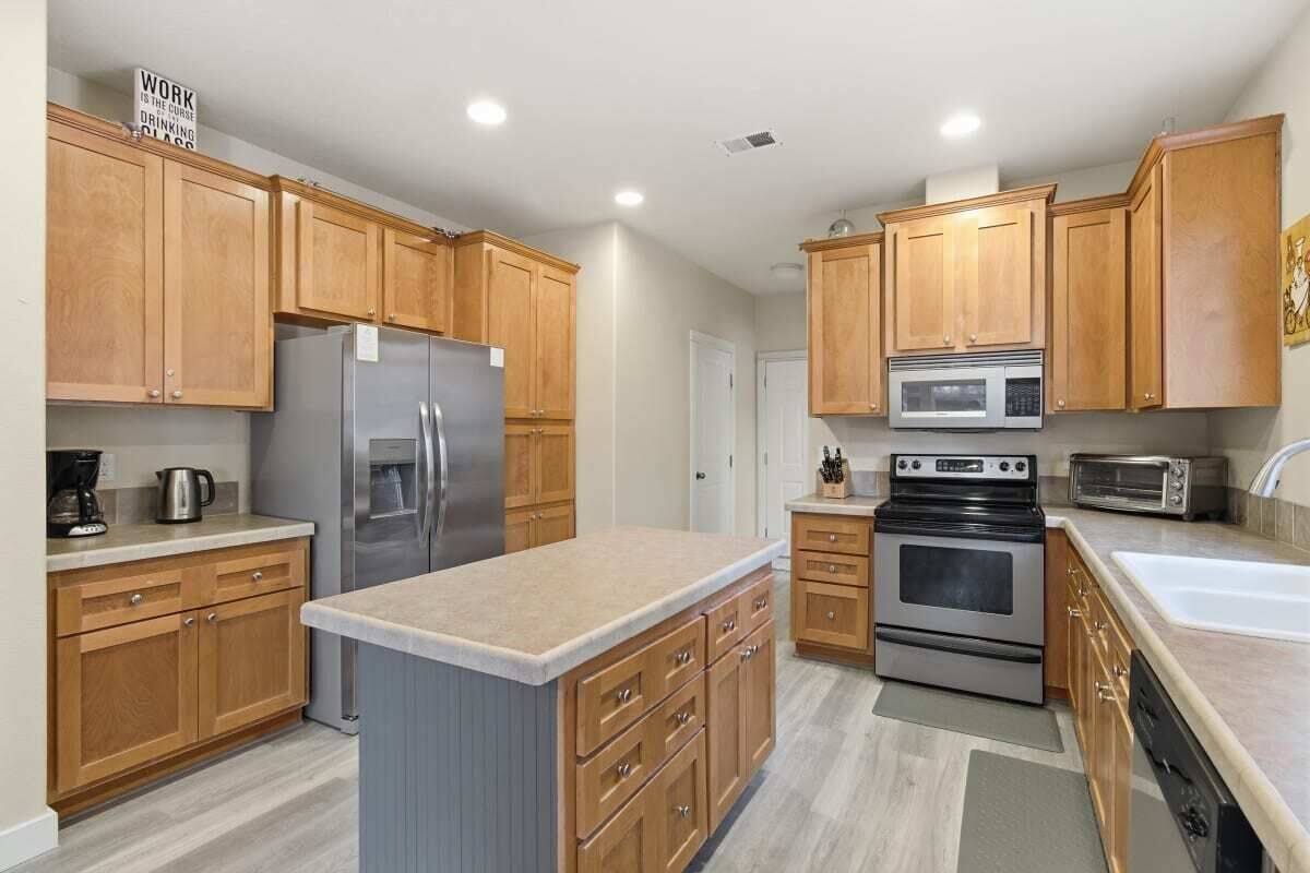 Fridge, microwave, oven, dishwasher