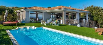 Apartment 'Style Paris' with Shared Pool, Wi-Fi and Air Conditioning