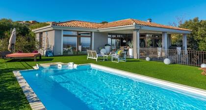 Appartement « Style Paris » avec piscine commune, Wi-Fi et climatisation